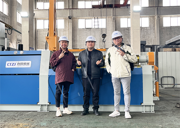 菲律宾客户莅临爱游戏官方网站-爱游戏aiyouxi(中国)
考察——全自动四辊卷板机